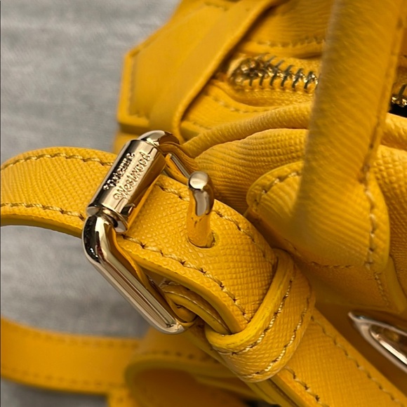 Vivienne Westwood BRAND NEW SAFFIANO MINI YASMIN YELLOW AW23 W Tag - Picture 7 of 17